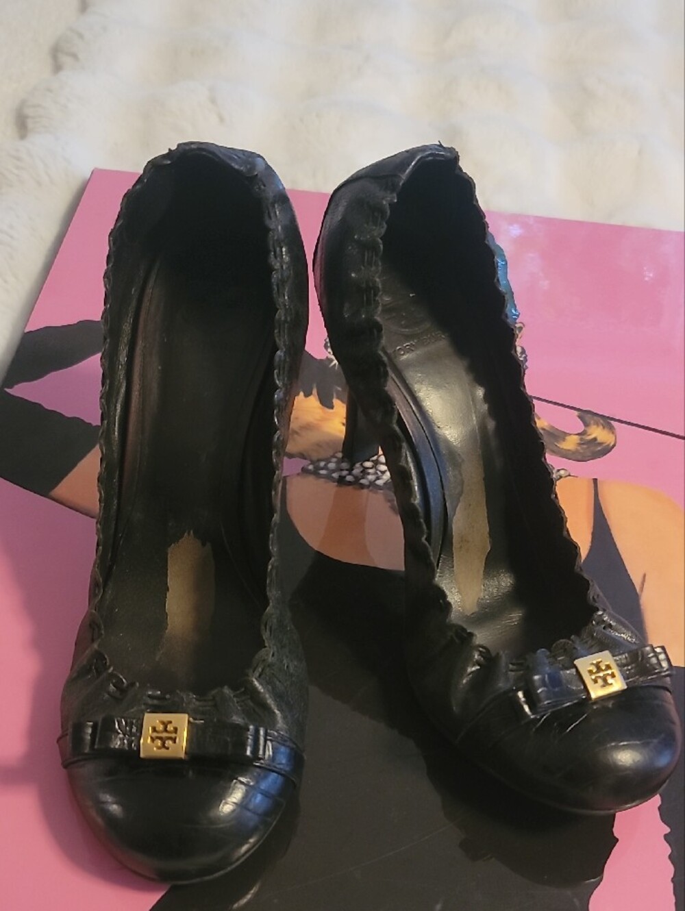 Tory Burch Black Leather Ruffle-Trim Ballet Heels with Logo Bow - Picture 11 of 11
